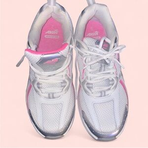 Viral Avia White and Pink Running Shoes too small for me